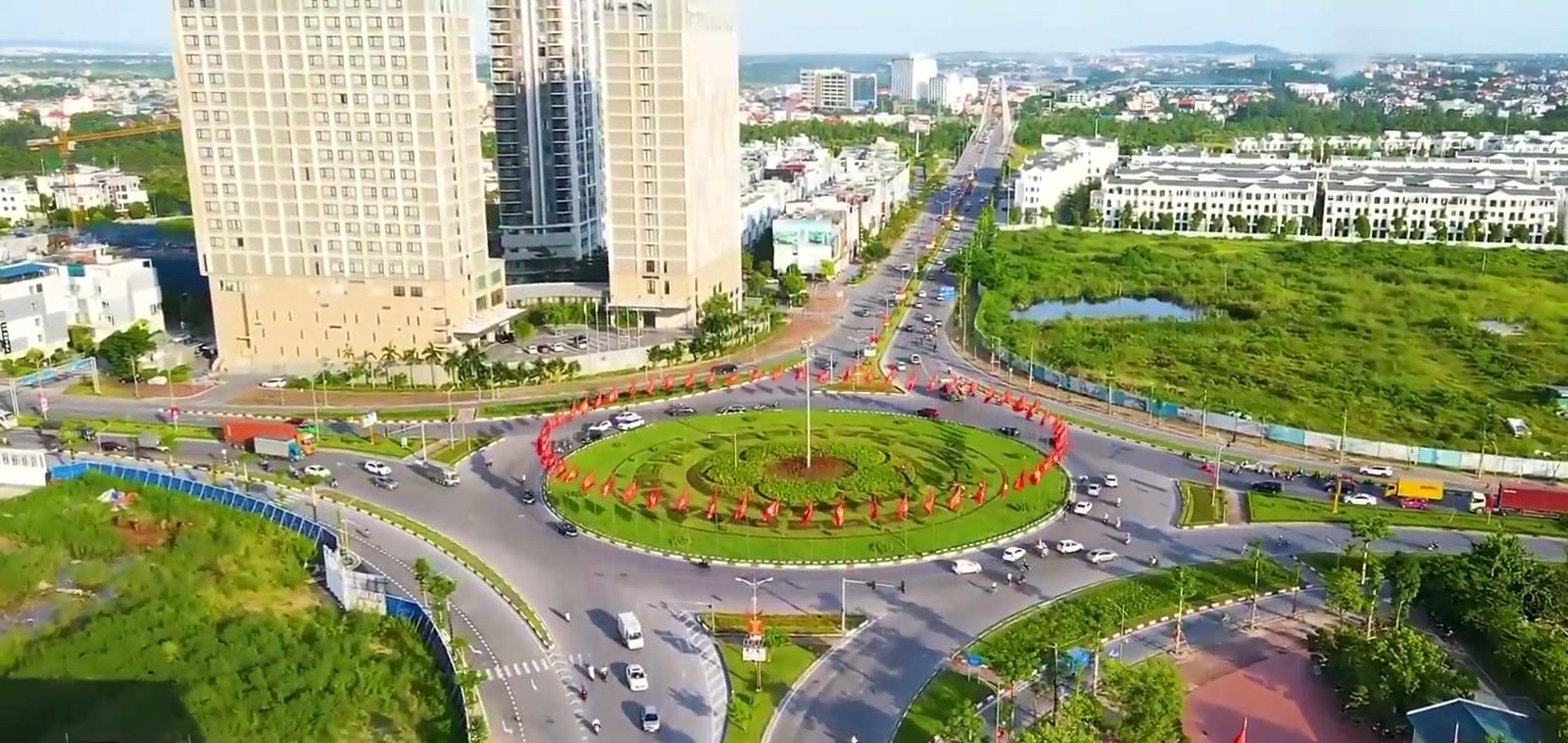 Vòng xuyến cũ tại nút giao Bùi Viện – Võ Nguyên Giáp trước khi thi công hầm chui
